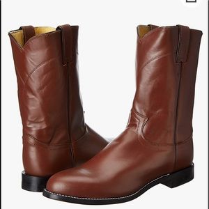 Justin’s boots, brown leather roper in very good condition.